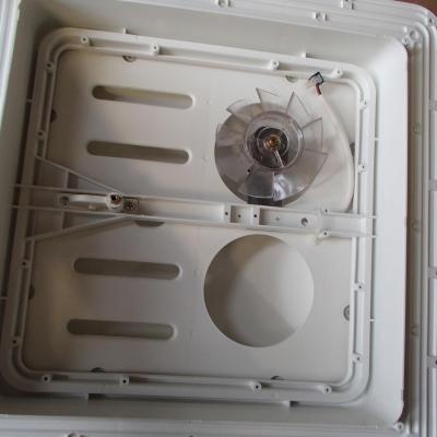 Lanterneau avec ventilateur Fiamma motorvent pour camping car, et fourgon